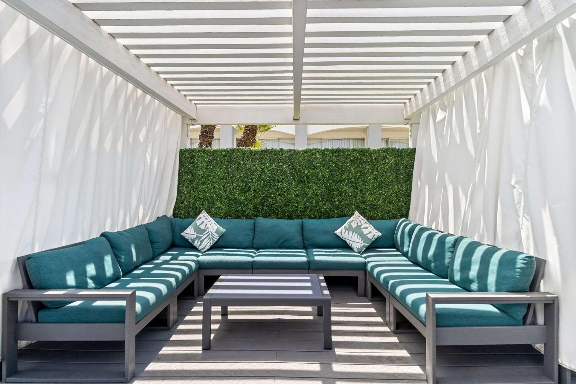 Hourglass Hotel, Ascend Hotel Collection Бейкърсфийлд Екстериор снимка