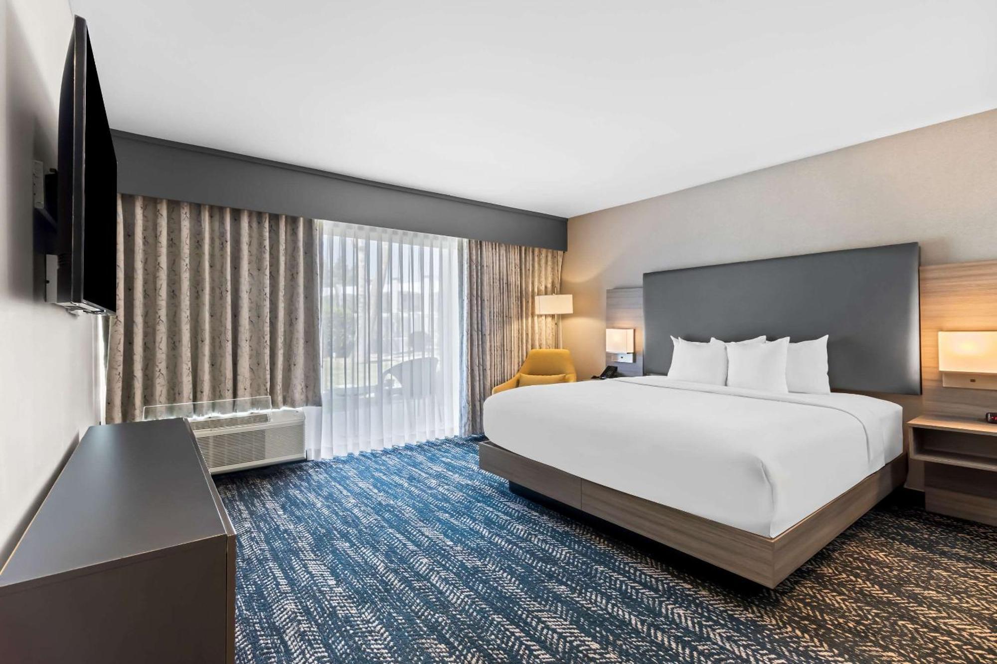 Hourglass Hotel, Ascend Hotel Collection Бейкърсфийлд Екстериор снимка