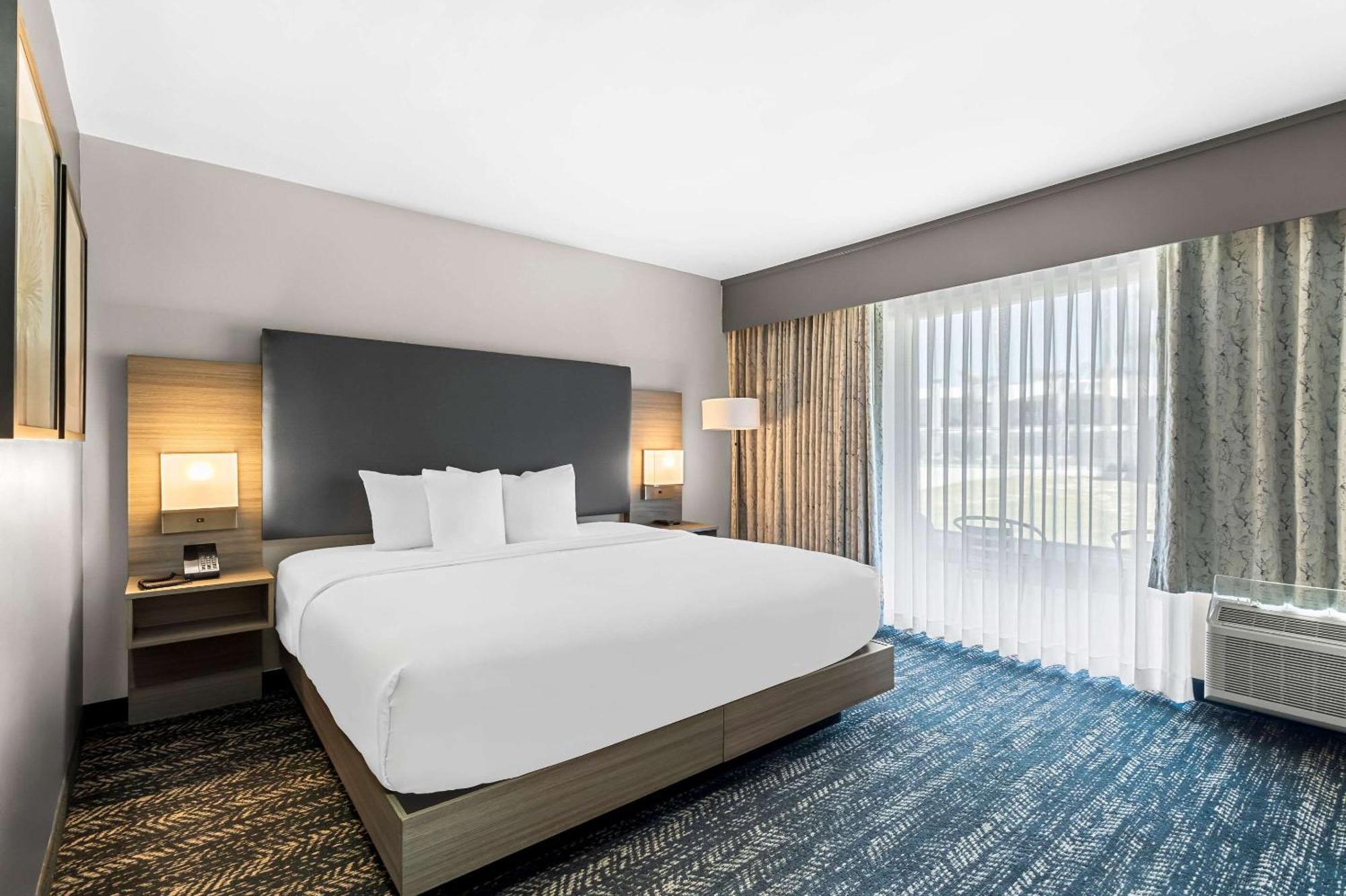 Hourglass Hotel, Ascend Hotel Collection Бейкърсфийлд Екстериор снимка